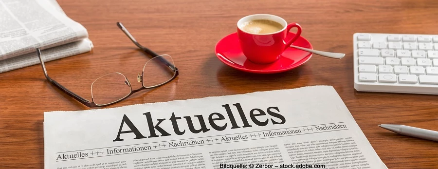 Aktuelle Zeitung auf Tisch Aktuelle Zeitung auf Tisch