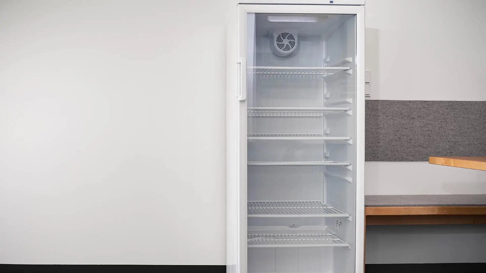 Leerer Kühlschrank