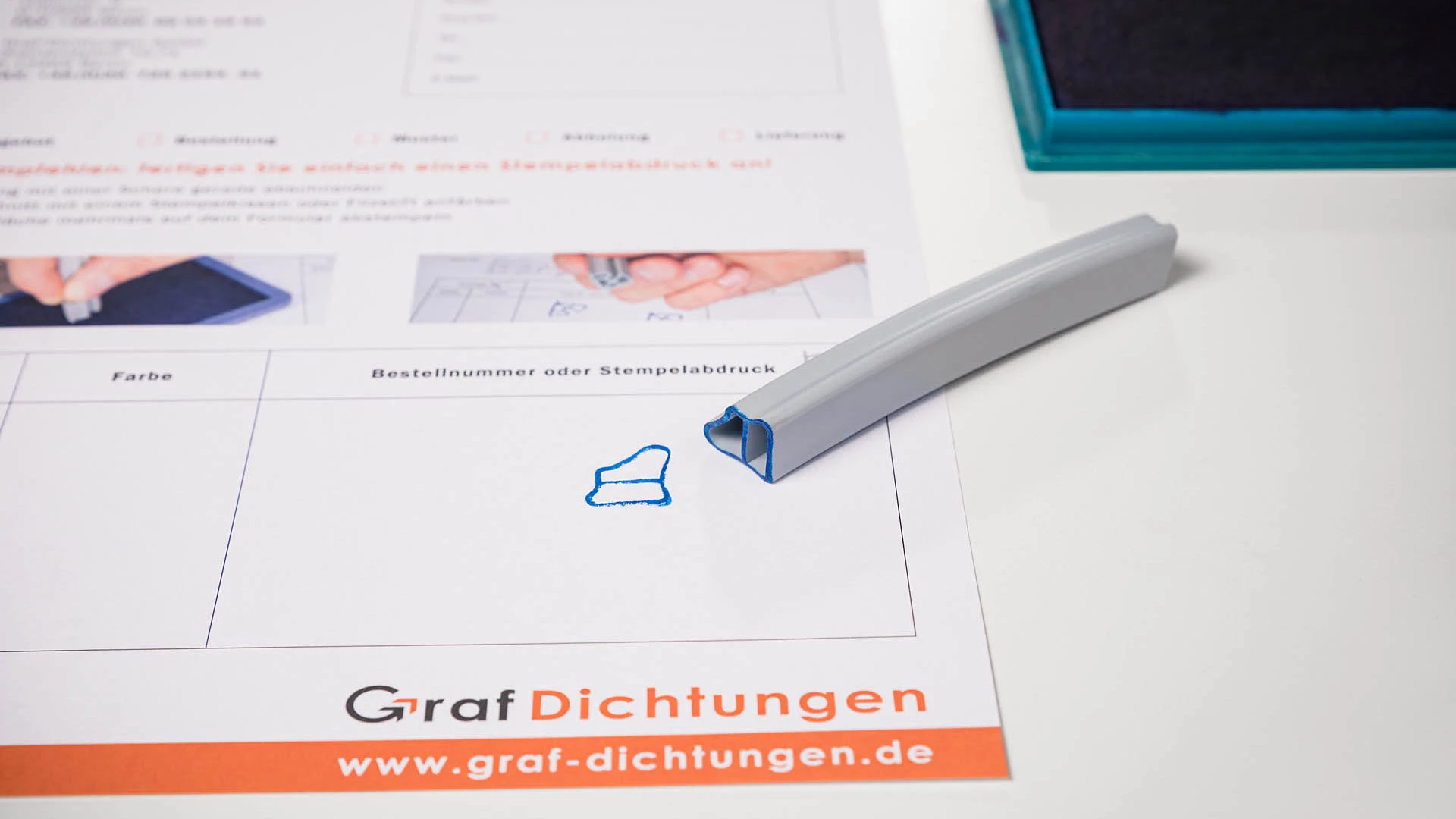 Stempelabdruck von Dichtung auf Formular Stempelabdruck von Dichtung auf Formular